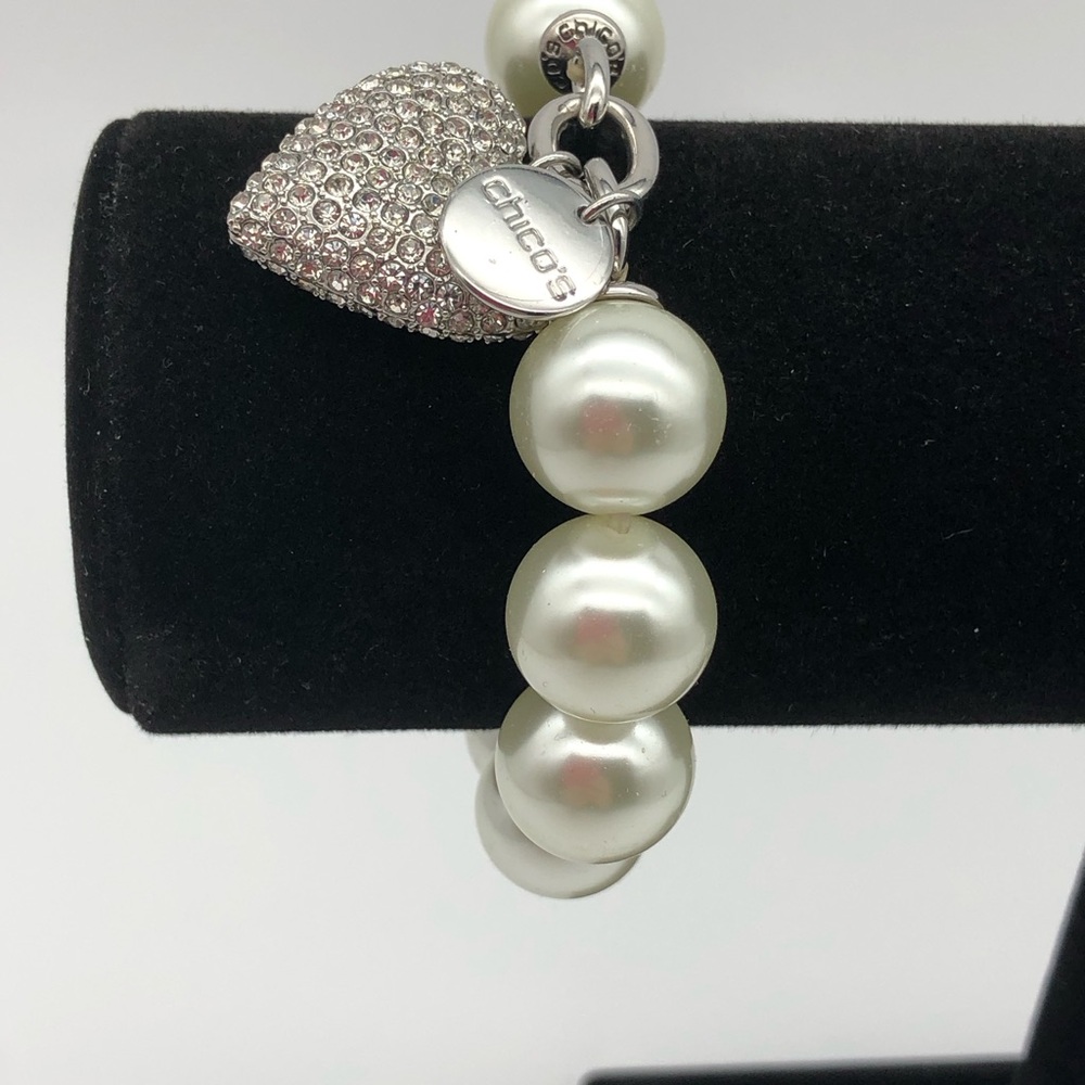 Lovely Chico’s Faux Pearl and Puff Pave Heart Dangle Charm Bracelet